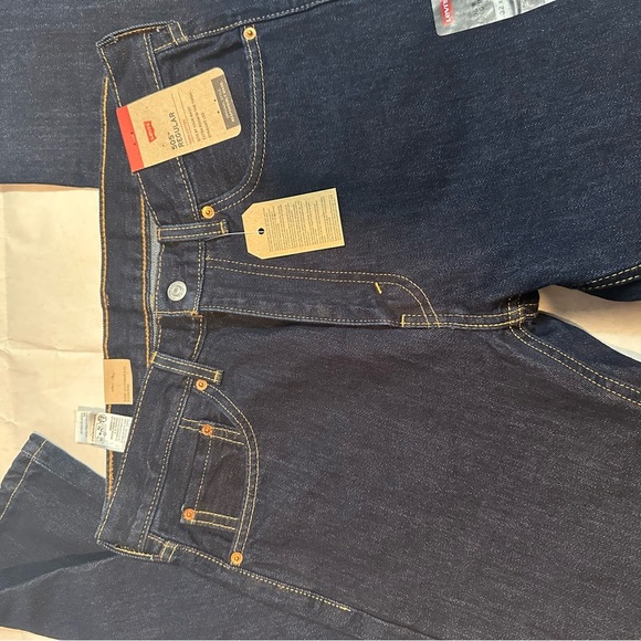 Levi's Classic Indigo Jeans - Picture 4 of 6